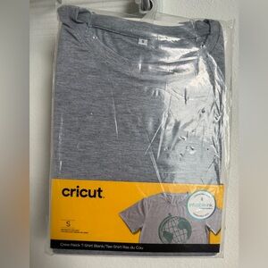 Cricut Heather Gray Crafting Shirt size s